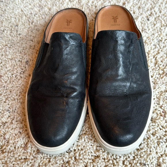 EUC black leather Frye slip on loafer - Picture 1 of 7